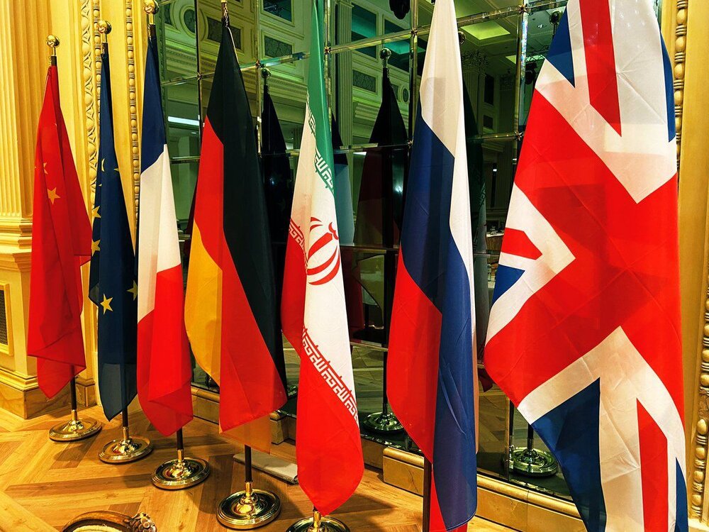 دو پیشنهاد یک اقتصاددان برای برچیده شدن فساد/ راهی جز ساماندهی یارانهها پیشروی دولت نیست