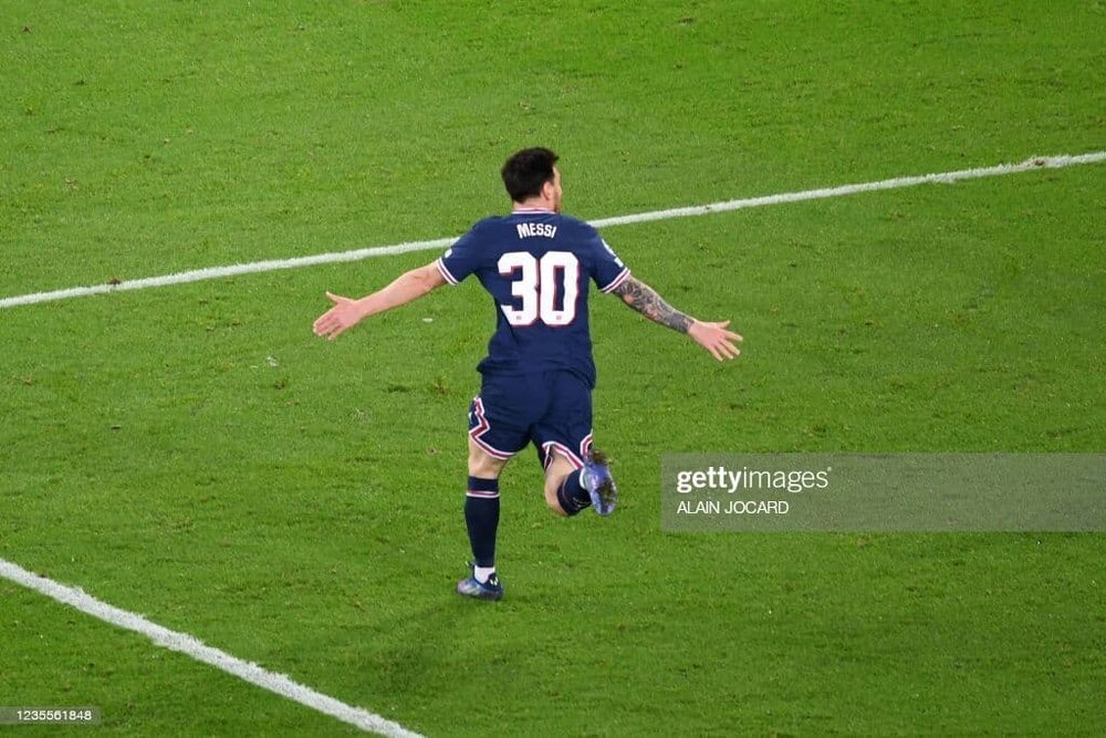 اولین گل مسی برای پاریس/عکس