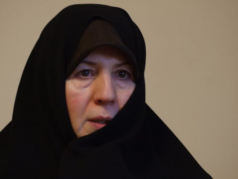 زنی منظم و همواره در سکوت، صداقت و صبوری