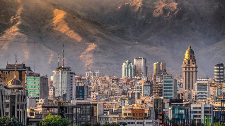 قیمت عجیب خانههای ویلایی در تهران/ قیمت در برخی مناطق به متری ۳۰۰ میلیون تومان رسید