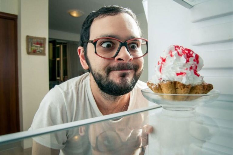 اینفوگرافیک | دلایل میل شدید به شیرینیجات