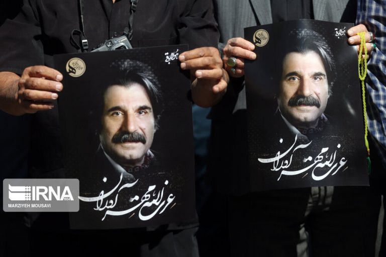 تصاویر | اشکهای بیپاسخ و تلخ؛ تشییع پیکر عزتالله مهرآوران