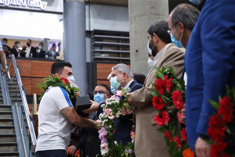 تصاویر | استقبال باشکوه از تیم ملی کشتی فرنگی پس از درخشش در آوردگاه جهانی