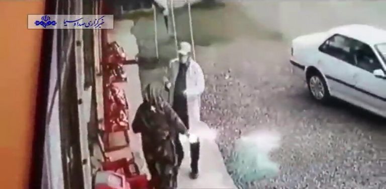 ببینید | سرقت گوشواره یک زن در پوشش مأمور تست کرونا