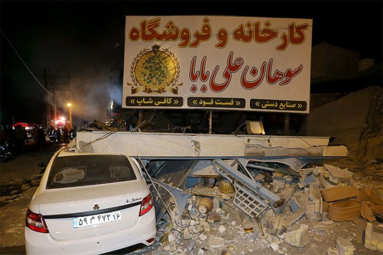 ببینید | برخورد عجیب تریلی با فروشگاه سوهانپزی در قم!