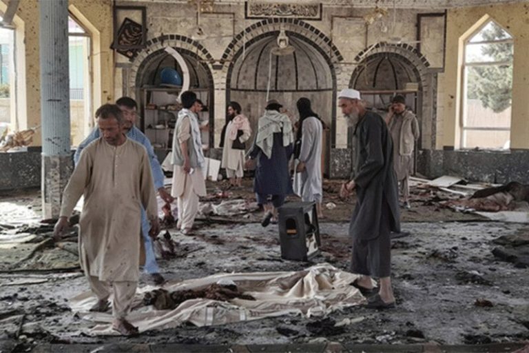 ببینید | انفجار هولناک و مرگبار در نماز جمعه قندهار؛ افزایش چشمگیر شمار جانباختگان