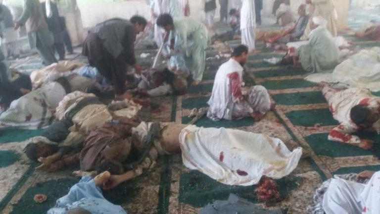 شمار کشتههای انفجار در مسجد قندهار به ۳۳ تن رسید