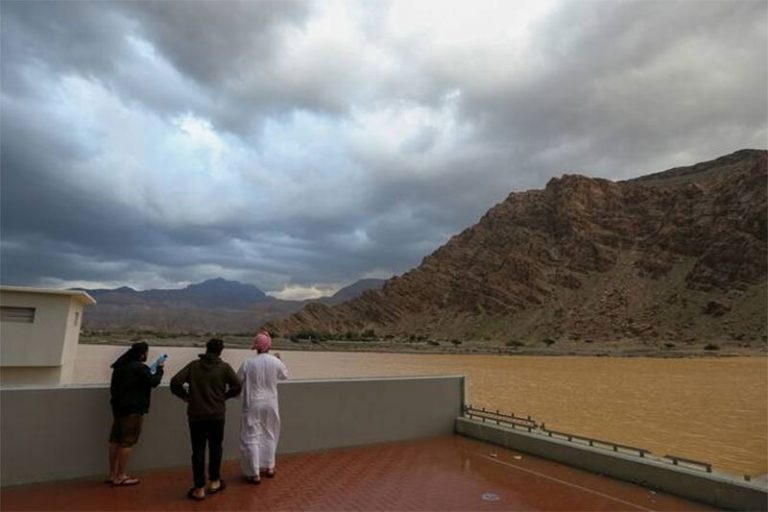 ببینید | تصاویری آخرالزمانی از گردباد شاهین در سواحل عمان