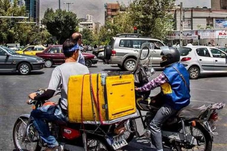 ببینید | روایتی تامل برانگیز از زندگی پیکهای موتوری باربر در بازار تهران
