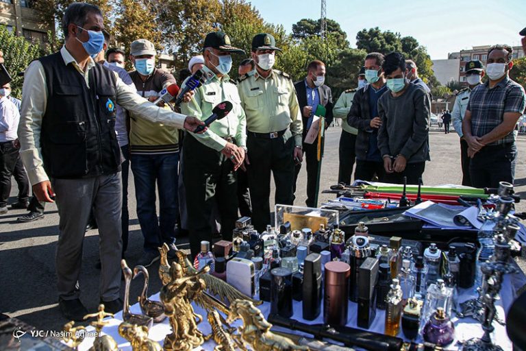 تصاویر | کشف تفنگ، چاقو و انبر از جیب بزهکاران در تهران