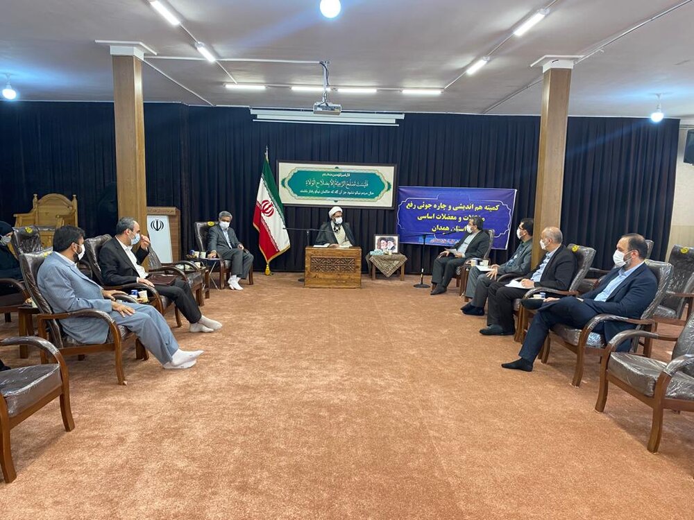 امام جمعه همدان: اصلی ترین مشکل، عدم هماهنگی مدیران در تصمیم گیری است
