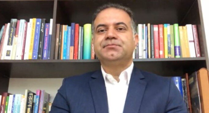 بازار سرمایه ظرفیت آسیب جدیدی را ندارد / چند نفر در ایران زیر خط فقر زندگی میکنند؟