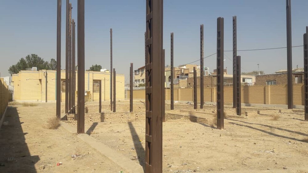 «بهشت پنهان» جویآباد در انتظار رسیدگی مسئولان/ زمین کتابخانهای که محفل کارتخوابی شد!