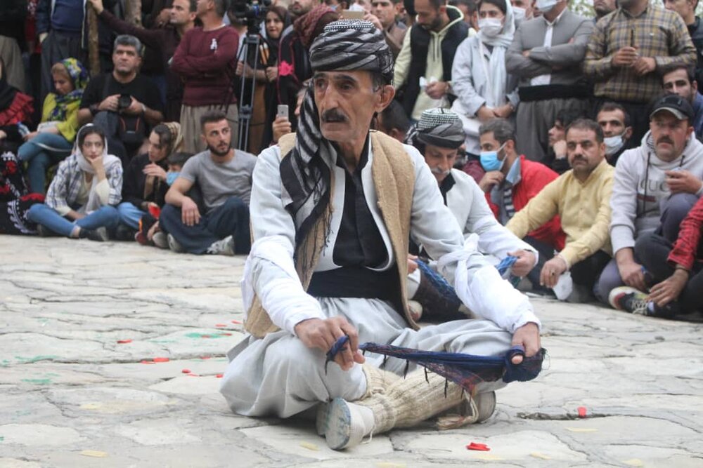 پانزدهمین دوره جشنواره بین‌المللی تئاتر خیابانی مریوان با تجلیل از آثار برتر و با حضور مدیران کشوری و استانی برگزار شد