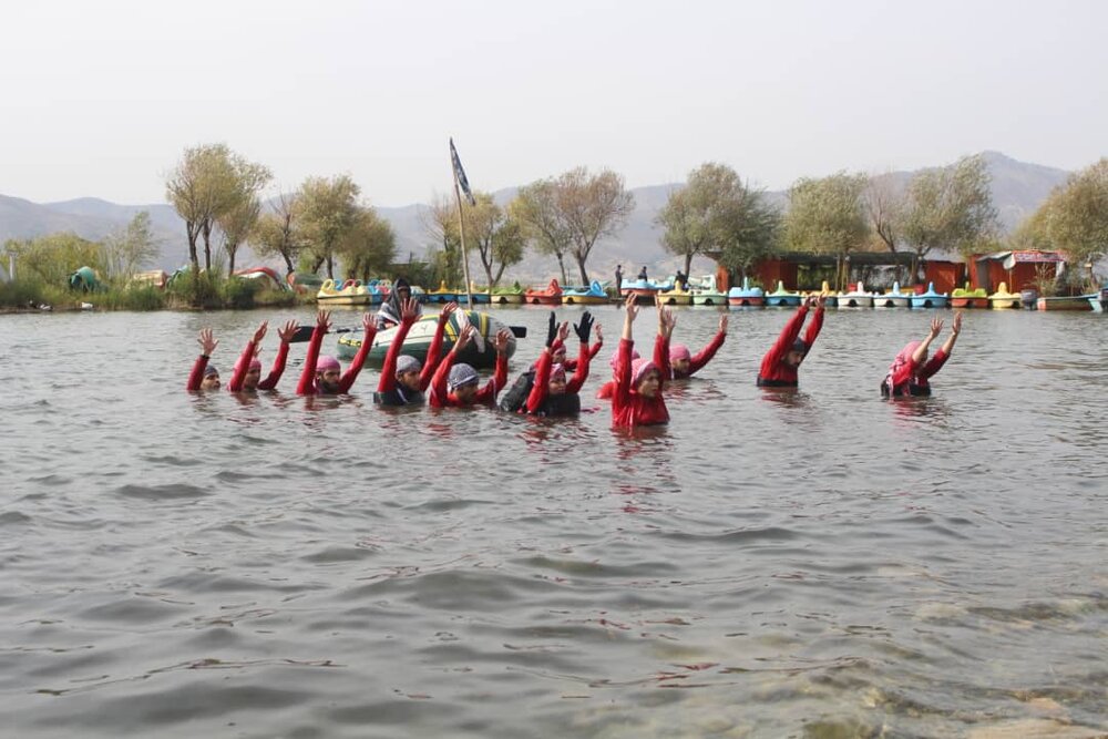 پانزدهمین دوره جشنواره بین‌المللی تئاتر خیابانی مریوان با تجلیل از آثار برتر و با حضور مدیران کشوری و استانی برگزار شد