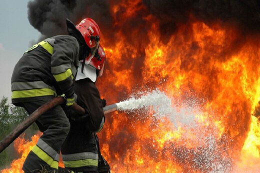  ببینید | آتش‌سوزی هولناک در نمایشگاه خودروهای سنگین تبریز