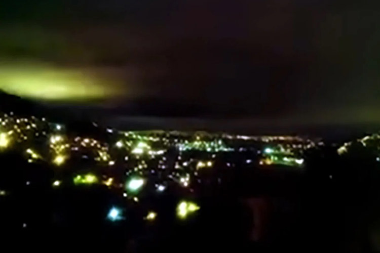 نورهای عجیب در آسمان پیش از زلزله از کجا می‌آیند؟