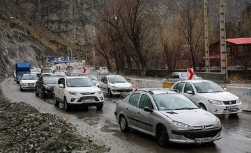 احتمال ریزش سنگ، با بارش باران  در جاده چالوس