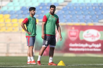 عکس| قهرمان مردان آهنین و بازیگر سینما در جمع پرسپولیسیها