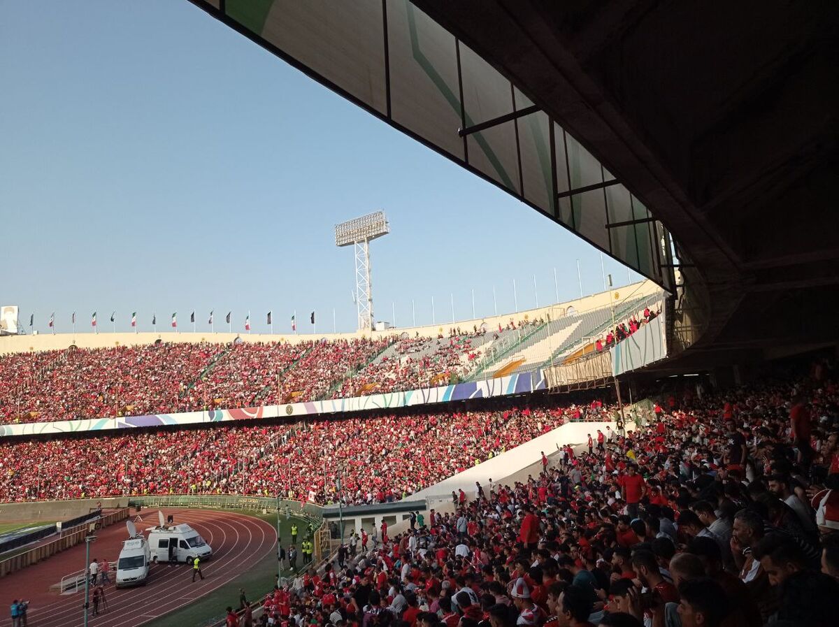 عکس| آزادی در تسخیر هواداران پرسپولیس/ سرخ‌ها کیپ تا کیپ نشستند!