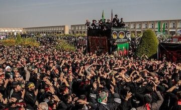 علم عزای حسینی بر دوش نصف جهان/«روضه های خانگی» به قدمت بیش از یک قرن تا «نخل گردانی» ۹۰۰ ساله