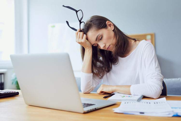 چرا همیشه احساس خستگی میکنیم؟