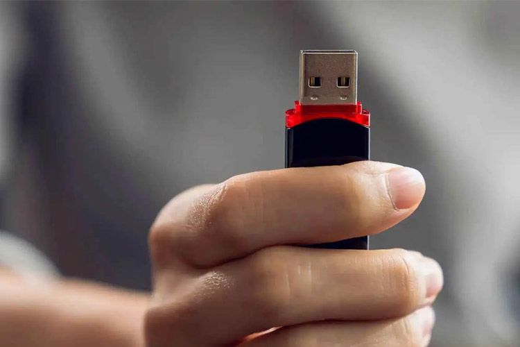 چگونه طول عمر دادهها در حافظه USB را افزایش دهیم؟