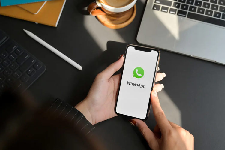 واتساپ و اسپاتیفای: انقلاب در نحوه اشتراکگذاری موسیقی