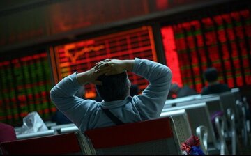 بازار سهام در وضعیت قرمز / علت ریزش شاخص های بورسی چیست؟