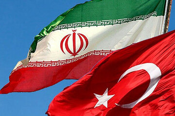 تماس تلفنی عراقچی با سرکنسول ایران در استانبول در پی وقوع زمین‌لرزه
