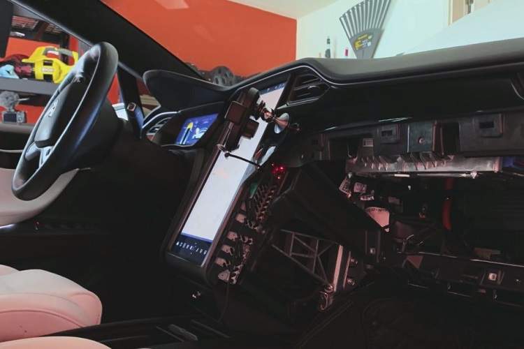 خودران یا خودفریب؟ افتضاح سختافزاری تسلا بهدلیل ادعاهای غیرواقعی