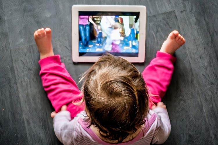 صفحه نمایش یا زمین بازی؟ انتخابی که سلامت کودکان را شکل می‌دهد