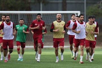 عکس | درویش در تمرین پرسپولیس آفتابی شد/ جلسه آقای مدیرعامل با کارتال