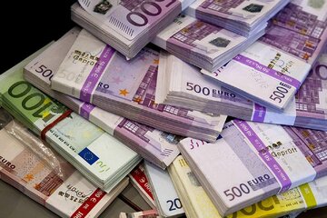 قیمت دلار و سایر ارزها امروز ۴ اردیبهشت ۱۴۰۴/ یورو در آستانه سقوط به کانال ۸۰ هزار تومان