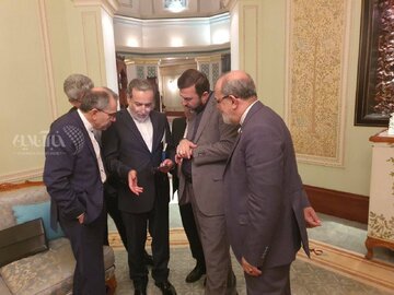 ناگفتههای مذاکرات ایران و آمریکا/۱۰ پیام مکتوب مبادله شد/درخواست عراقچی چه بود؟
