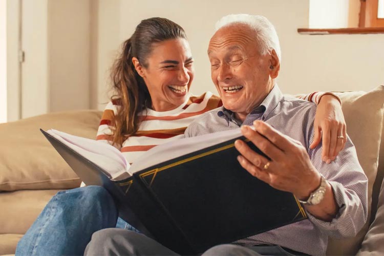 چگونه خاطرات به بهبود وضعیت روانی و شناختی کمک میکند؟