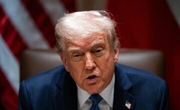 خودنمایی تازه ترامپ با یک شخصیت ابرقهرمانی!/عکس