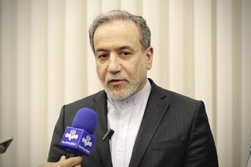 عراقچی: حفظ غنی‌سازی و زیرساخت‌های هسته‌ای کشور غیر قابل مذاکره است