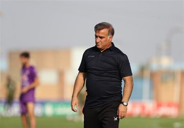 عکس| سیروس از پشت فرمان پیکان پیاده شد