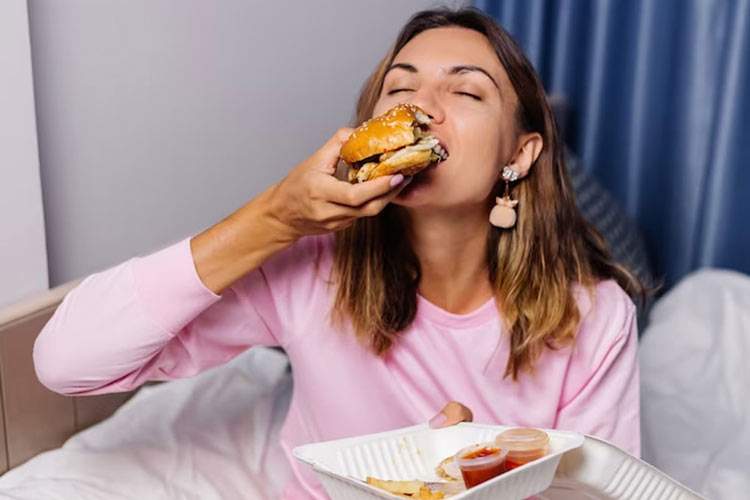 هر یک گازی که به غذاهای فوق‌فراوری‌شده می‌زنید، از طول عمر‌تان می‌کاهید