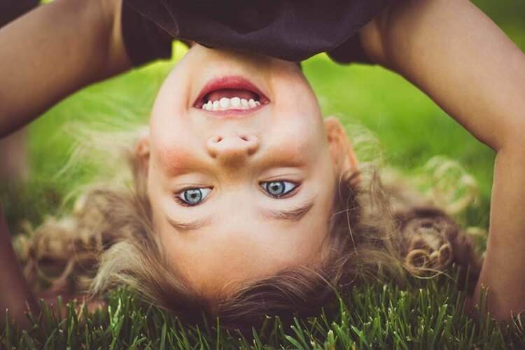 چرا چشمها جهان را وارونه میبینند و مغز چگونه این تصویر را تفسیر میکند؟