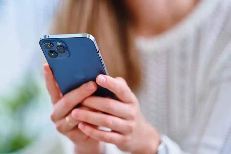 اپل راه را برای انتقال کاربران از آیفون به اندروید هموار میکند