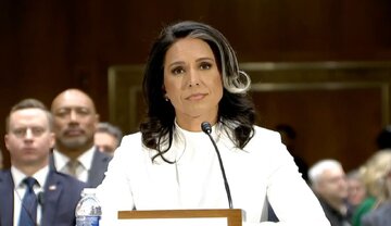 این زن تیشرت “نه به جنگ با ایران”میفروخت، به این دلیل در جلسه مهم سنا شرکت نمیکند!