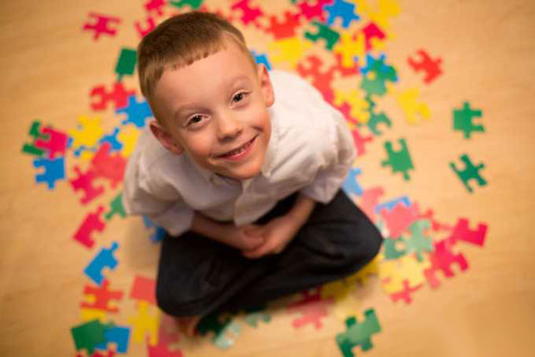 خطر مسمومیت پلاستیکی در کودکان اوتیسم و ADHD: هشدار پژوهشگران