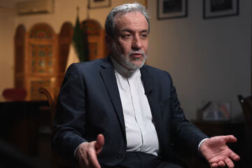 عراقچی: از مرز زمینی به ترکیه رفتم/ هیچ توافقی برای مذاکره صورت نگرفته است/ به طرف های ثالث گفتیم به اسرائیل بگویند ایران لبنان نیست