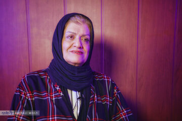 مادرجان! خواهش می‌کنم استقلال را ول کن و بیا بیرون؛ به مردم دروغ نگویید، من مشاور ۵۰ میلیونی استقلال نیستم!