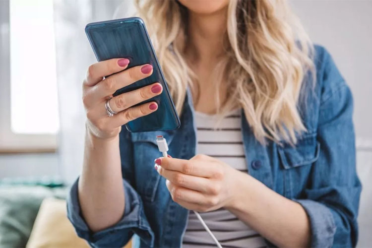 چگونه Adaptive Power در iOS 26 مصرف باتری آیفون را بهینه میکند؟