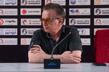 حمله زنوزی به استقلال و سپاهان!