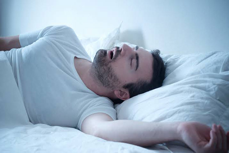 خواب بیش از حد چه خطراتی دارد؟