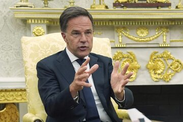 دبیرکل ناتو: تسلیحات آمریکا فورا در اوکراین استفاده میشود/کییف باید در این جنگ دوام بیاورد/ما در اروپا باید هزینه آن را بپردازیم